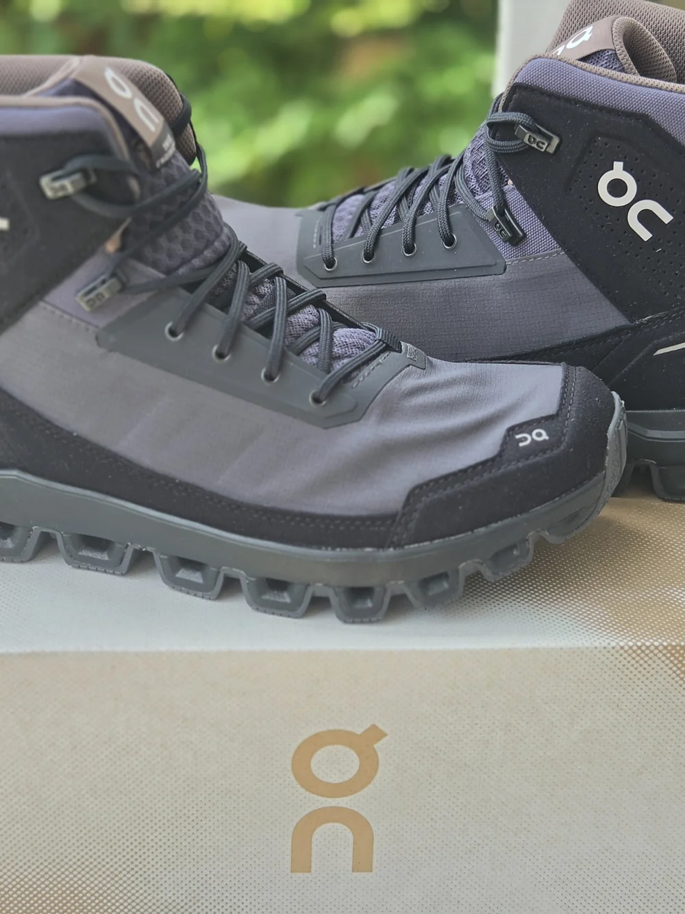 On Running Mid-Top Hiking Boots - Gray and Black